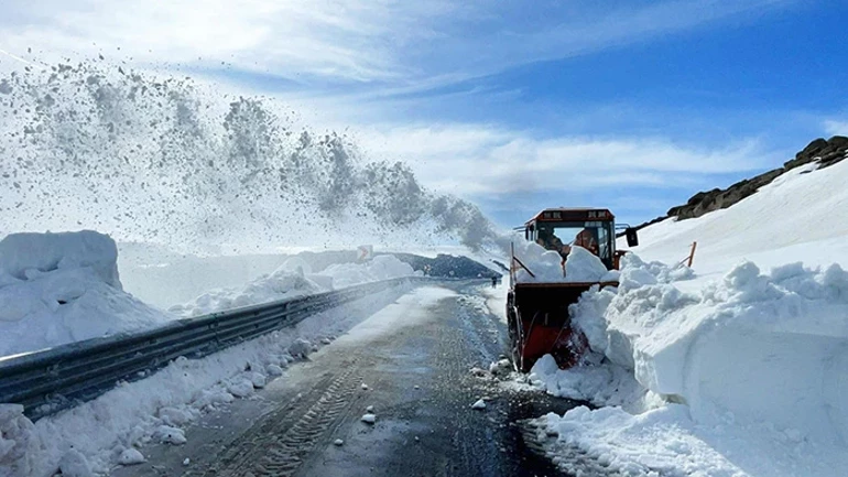 Ardahan’da kar nedeniyle 3,5 aydır kapalı olan yol açılıyor