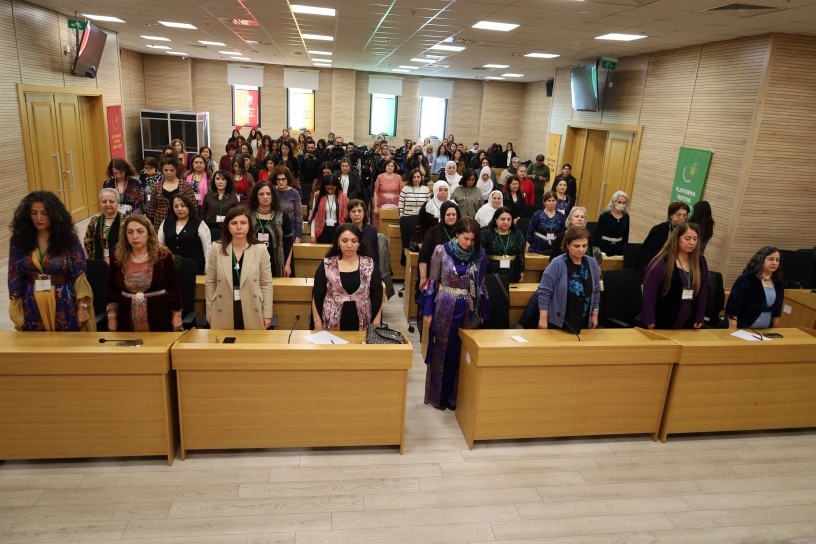 Kürt kadınları Diyarbakır’da ‘ulusal birlik’ için toplandı