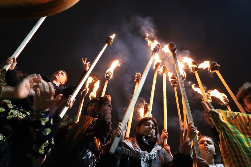 İstanbul’un dört bir köşesinde Newroz ateşi yakıldı