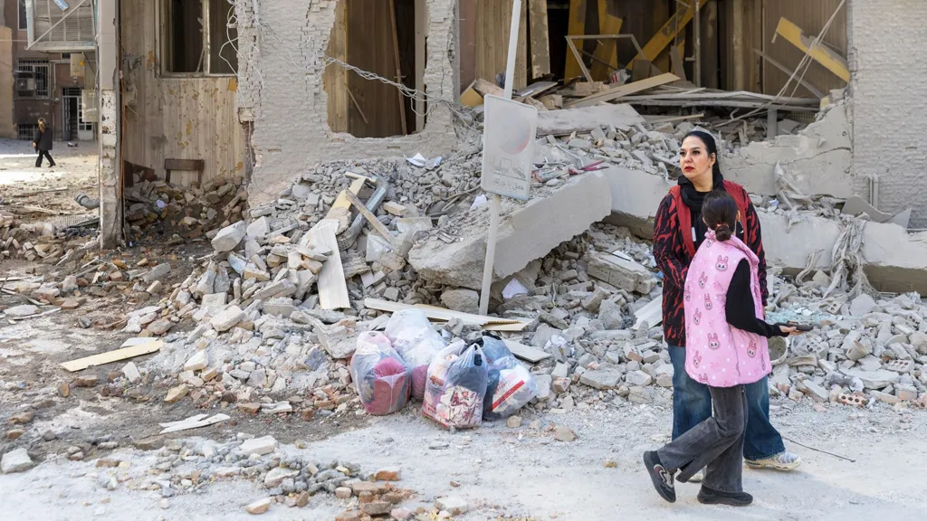 İran’da kadın sağlığı savaş kıskacında: İlaç kıtlığı, kesilen hizmetler ve hijyen tabusu