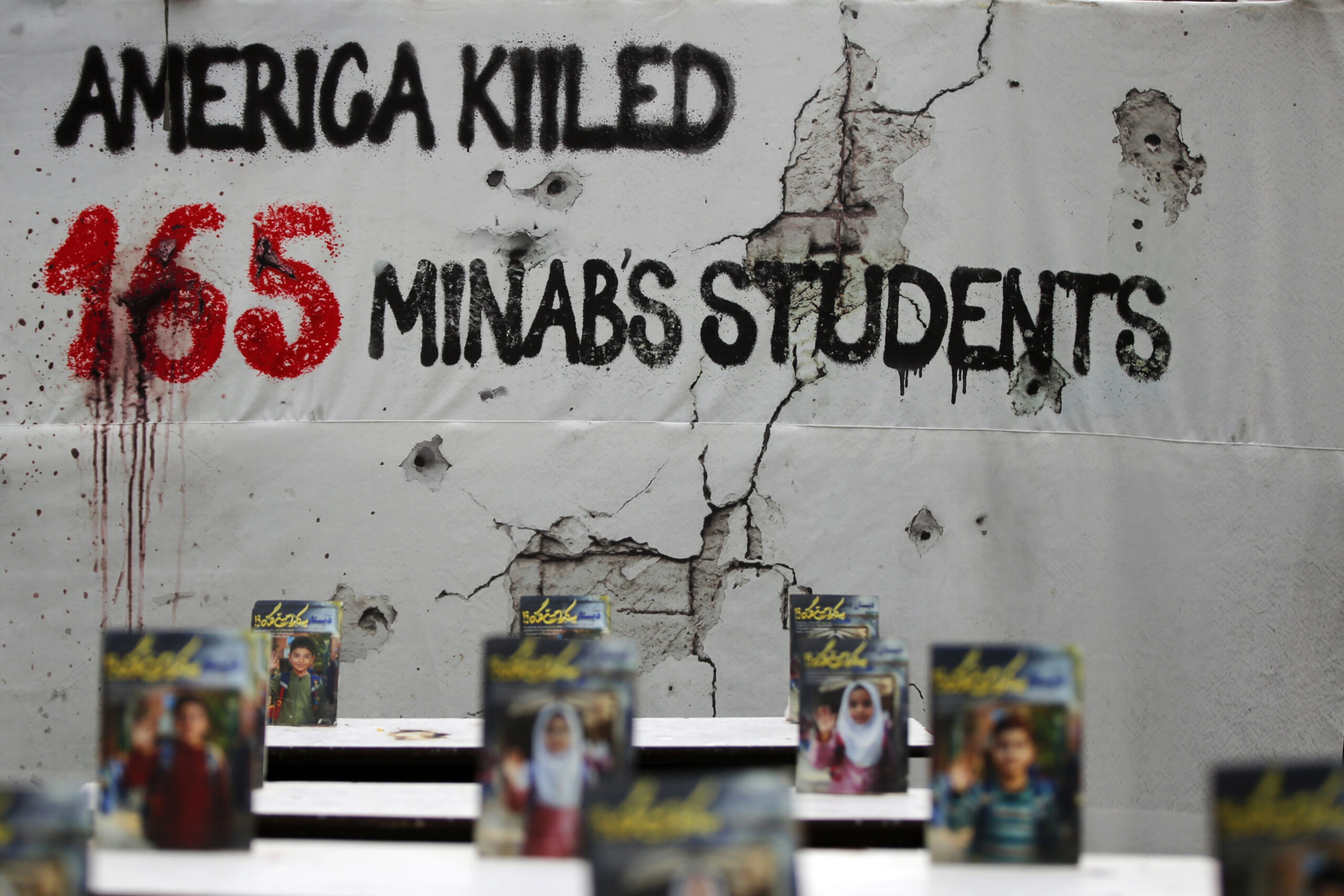 Minab saldırısında ölen çocuklar Tahran’da anıldı