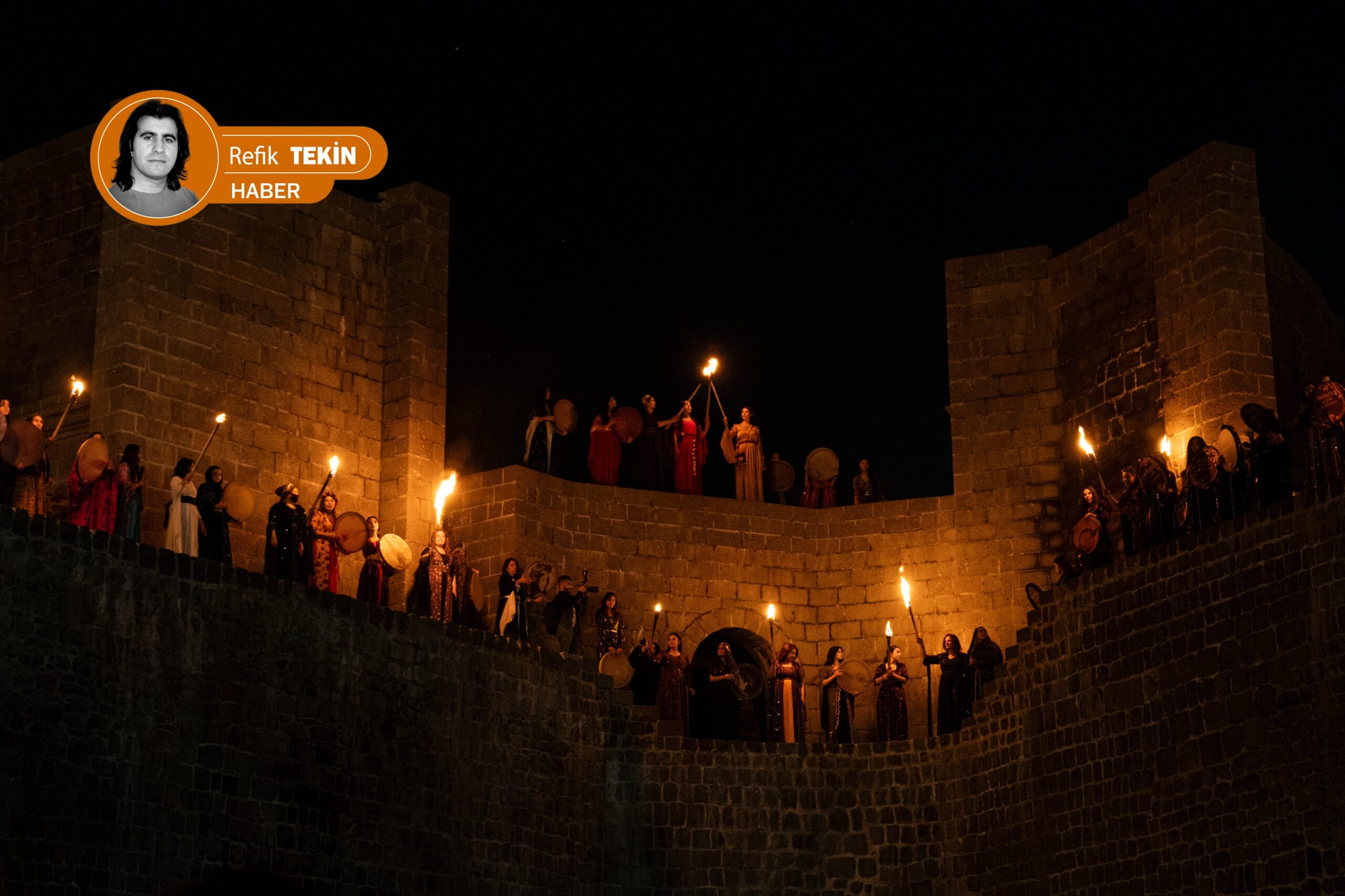 FOTO GALERİ – Diyarbakır’da ilk Newroz ateşi surlarda yükseldi