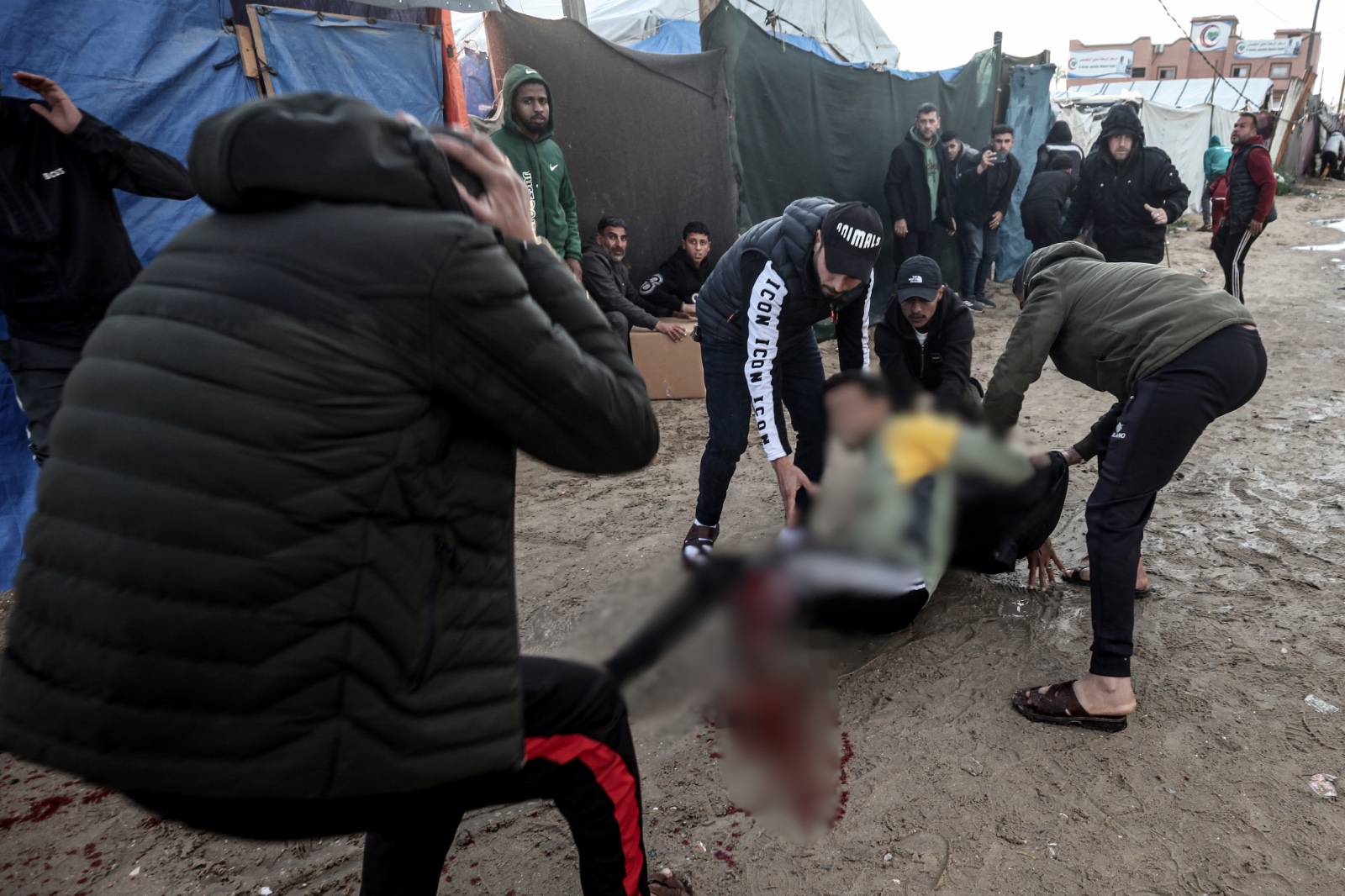 İsrail ordusu Gazze’deki bir kampı bombaladı: 1 ölü 8 yaralı