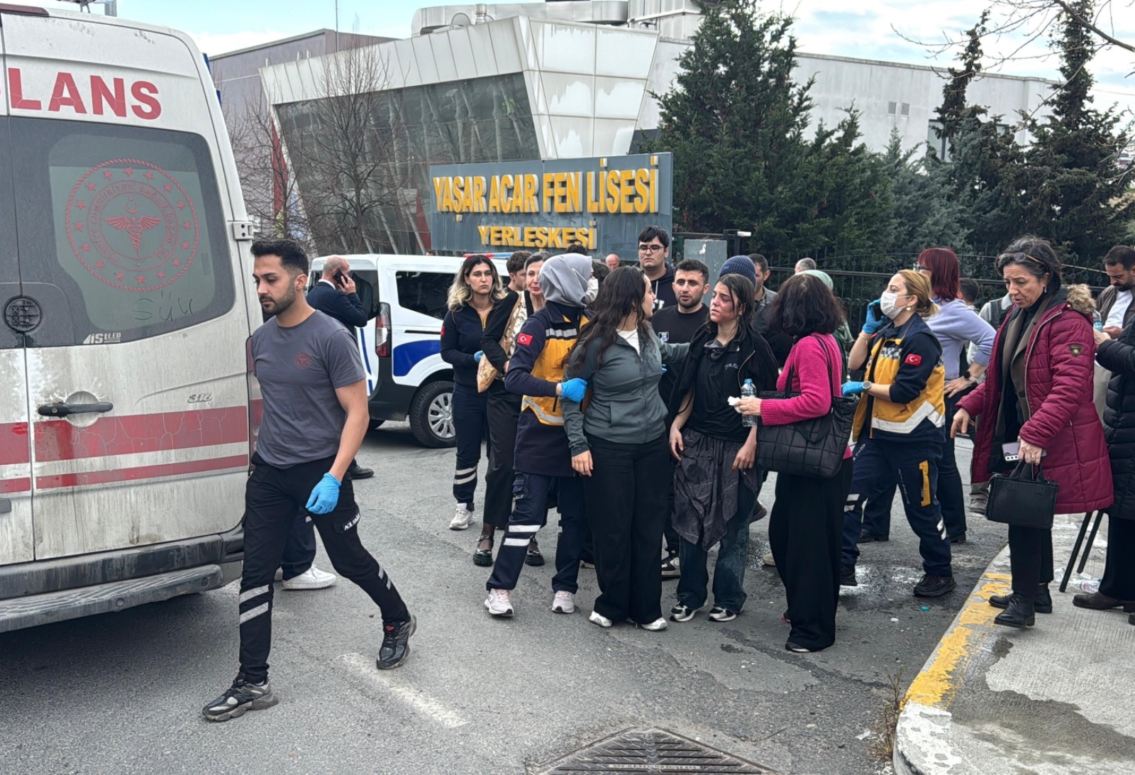 Fen lisesinde deney sırasında patlama: 4 öğrenci yaralandı