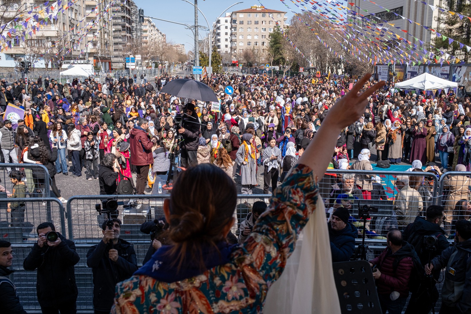🟣8 Mart Diyarbakır mitingi | ‘Jin, jiyan, azadi’