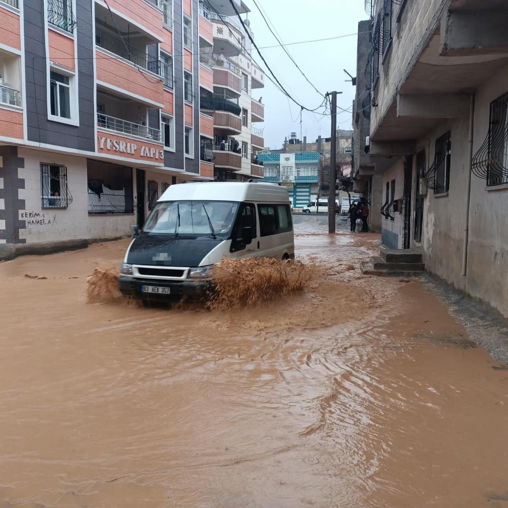 Şanlıurfa’da sağanak etkili oldu: İki ilçede eğitime ara verildi