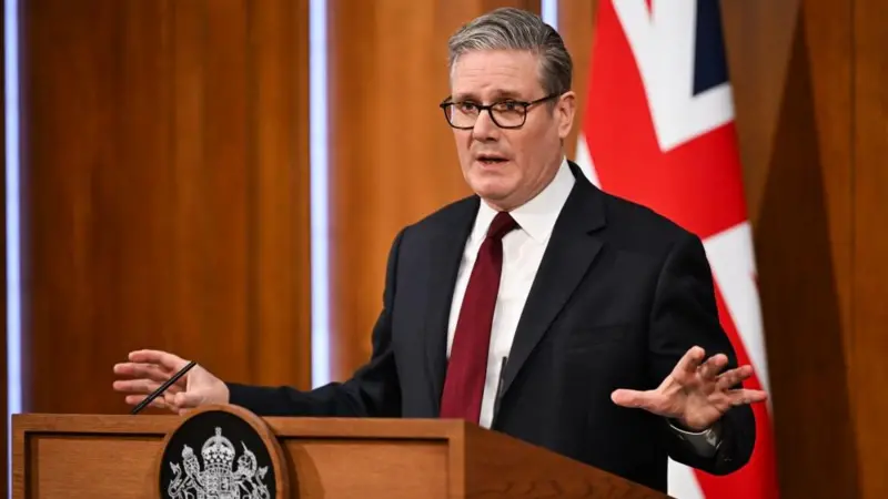 Starmer: İngiltere daha geniş bir savaşa çekilmeyecek