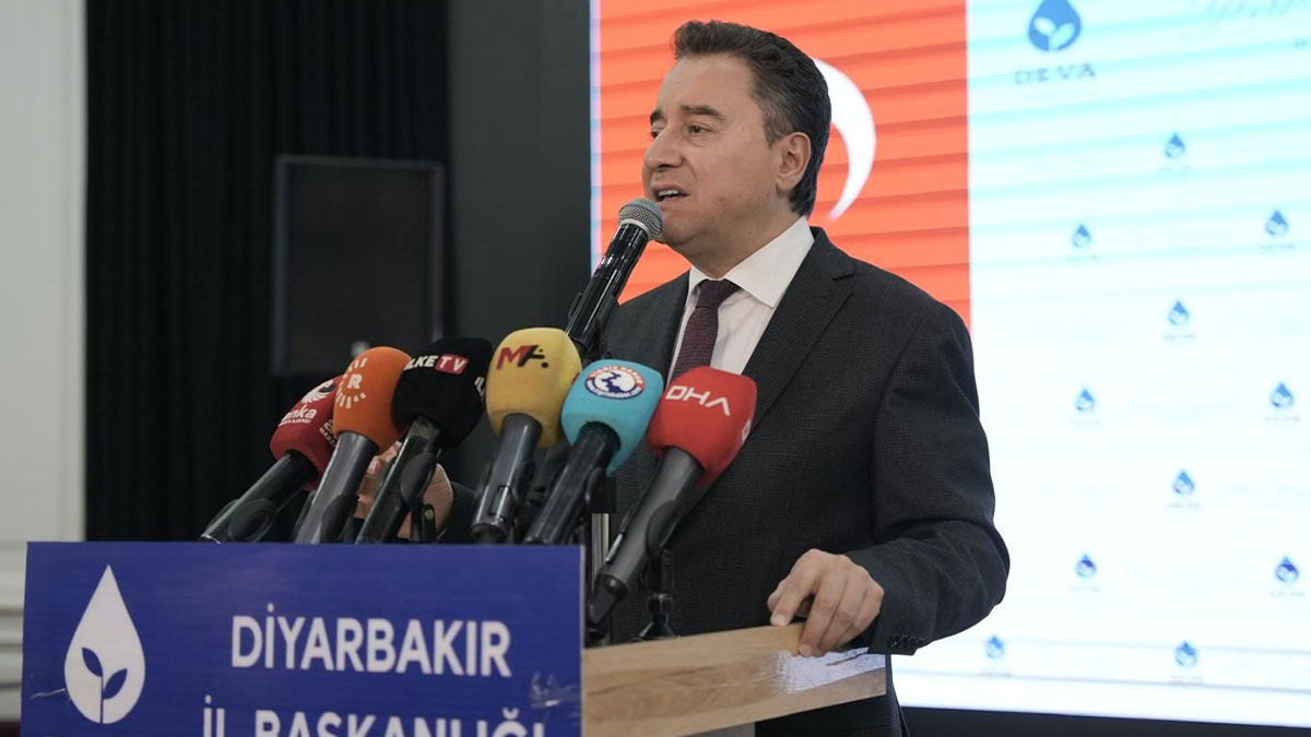 Babacan: Kalıcı barış sözle değil, eylemle mümkündür