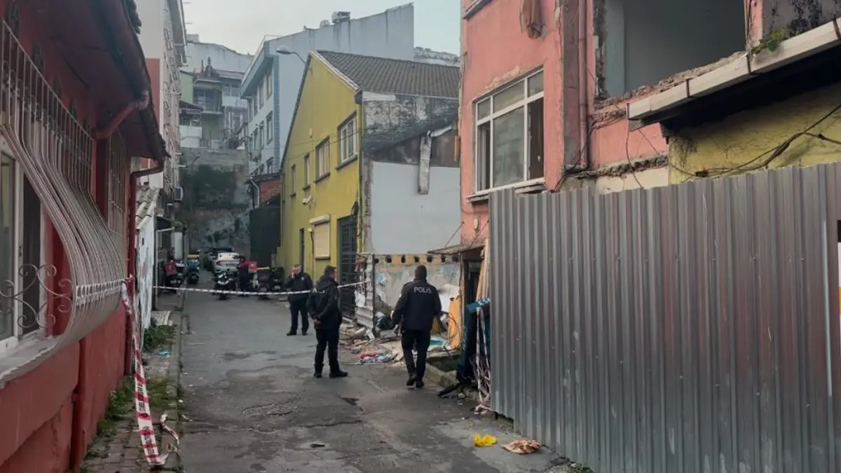 Beyoğlu’nda yangın: 1 yaşındaki bebek hayatını kaybetti