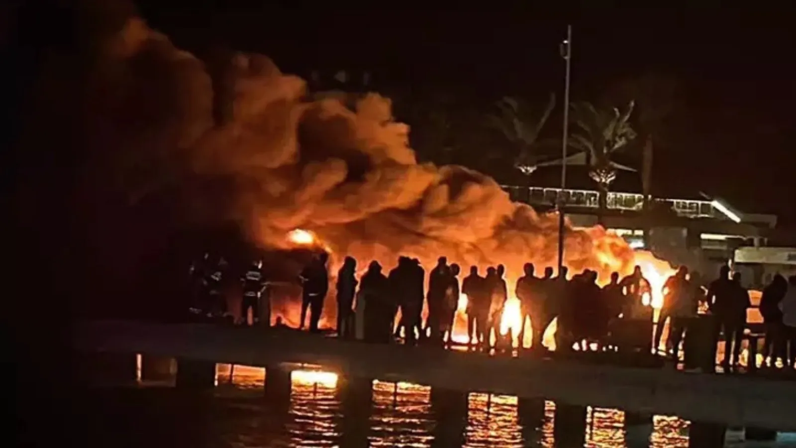 Bodrum’da marinada yangın: 7 motoryat battı