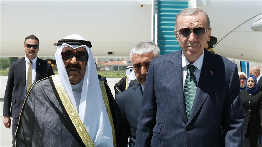 Erdoğan, Kuveyt’e yönelik saldırılar sonrası Emir El Sabah ile görüştü