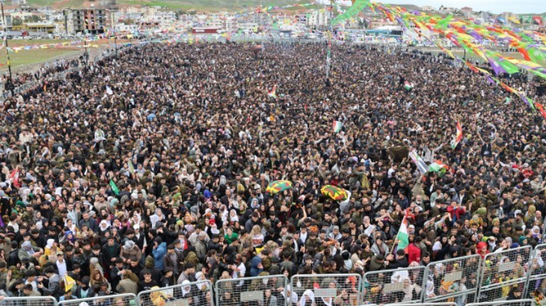 Cizre’de Newroz coşkusu: Yağışa rağmen on binler alandaydı