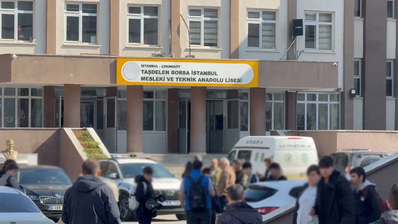 İstanbul’daki bıçaklı saldırıda bir öğretmen hayatını kaybetti: Eğitim sendikaları salı günü grev kararı aldı