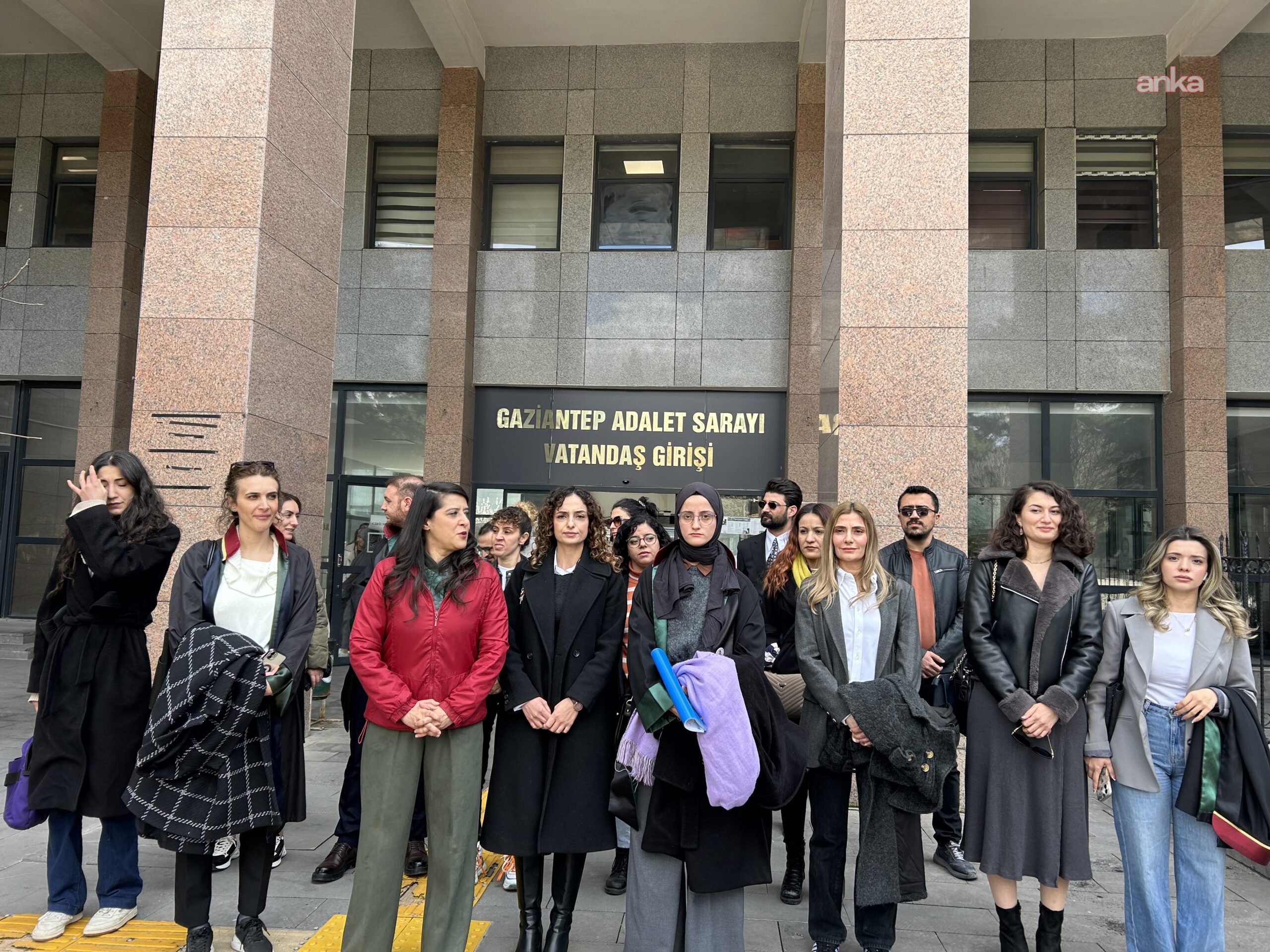 Sevda Karaca’dan ‘patron tacizi’ davasının ertelenmesine tepki