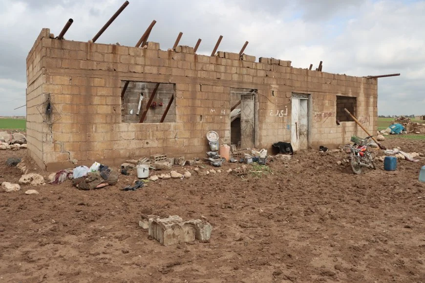 Kamışlo’da göçmen ailenin sığındığı ev sel nedeniyle yıkıldı: 1 yaşındaki bebek öldü