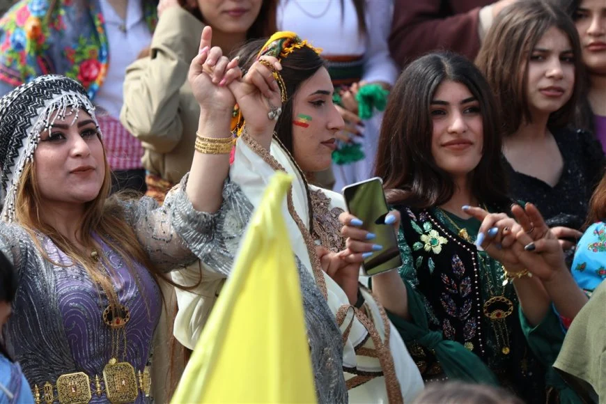 Rojava’da Newroz kutlaması: 3 merkezde ateş yakıldı