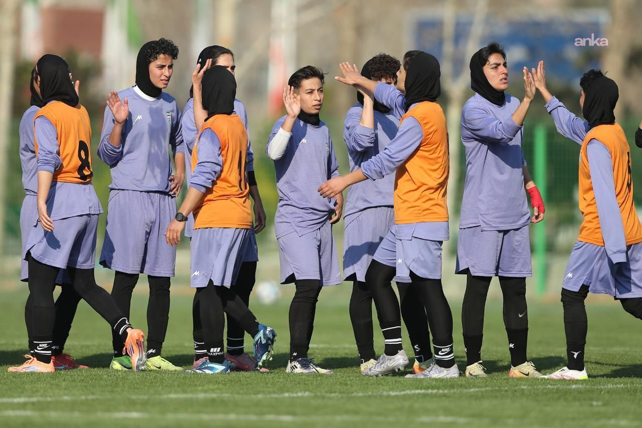 İran kadın futbol takımından bir oyuncu Avusturalya’ya sığınma kararından vazgeçti