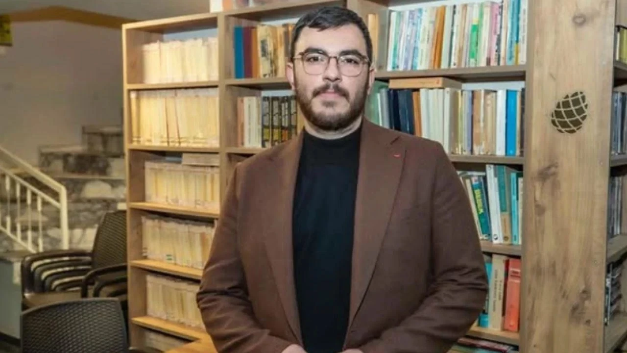 Tutuklu gazeteci İsmail Arı cezaevinden mesaj gönderdi: ‘Ben bu memleketi de halkımızı da çok seviyorum’