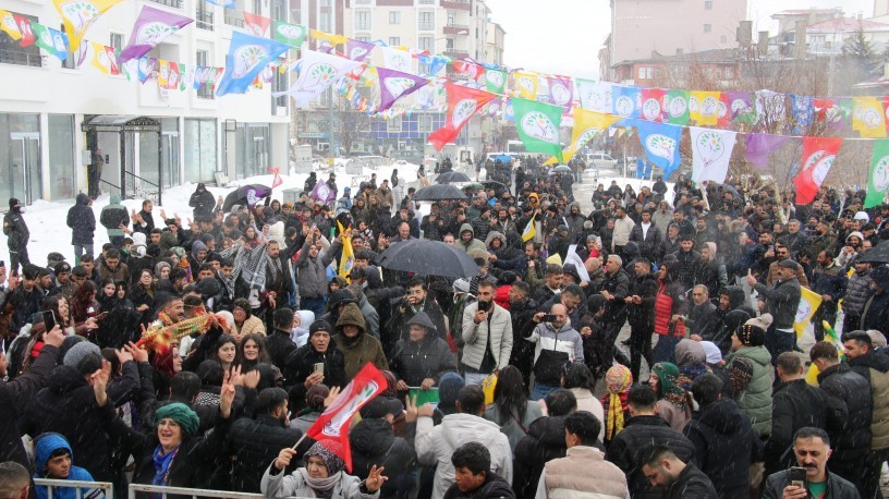 Kara ve yağmura rağmen kutlama: Adıyaman, Iğdır ve Kars’ta Newroz ateşi yakıldı