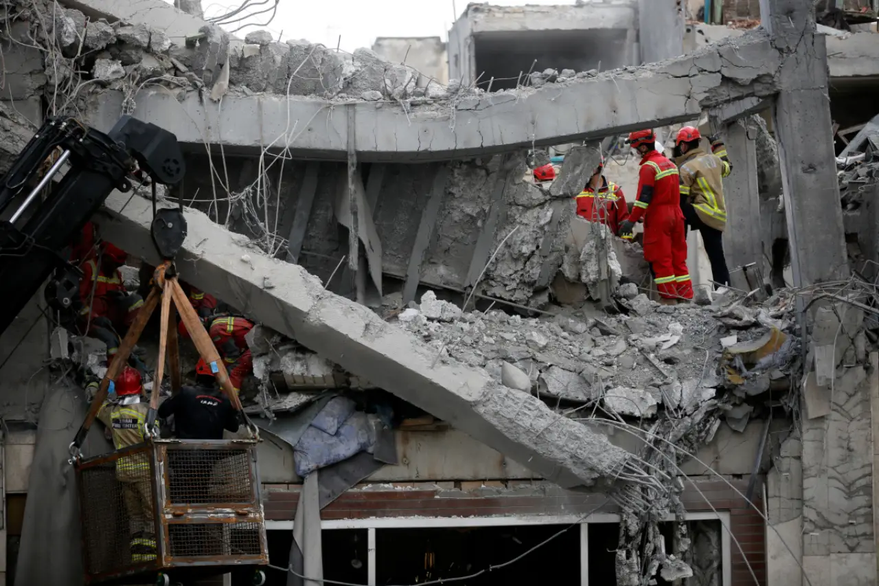 ABD ve İsrail’den Kirmanşah’ta yerleşim yerlerine saldırı: 8 kişi yaşamını yitirdi, 56 kişi yaralandı