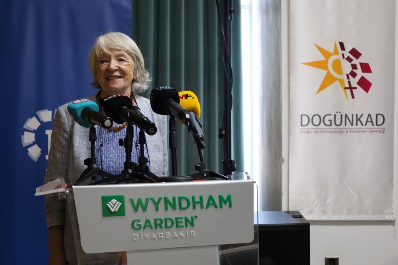 Diyarbakır’da ‘Kadınlar Barışı Konuşuyor’: Kuzey İrlanda deneyimi paylaşıldı