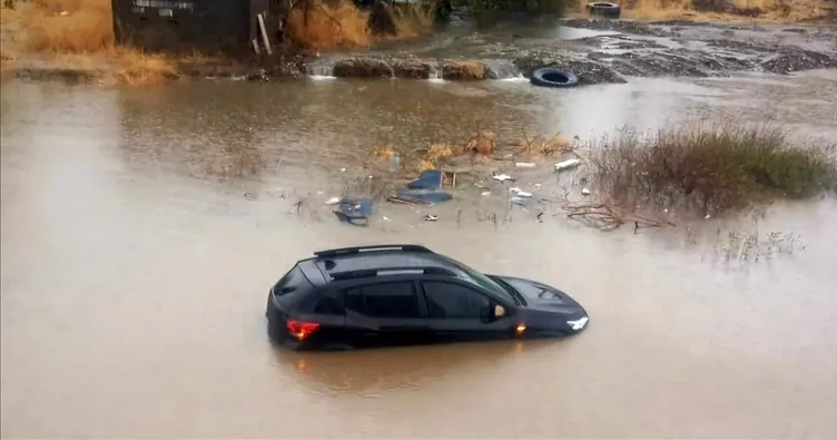 Muğla’da sele kapılan otomobildeki 2 kişiden biri öldü, diğeri kurtarıldı