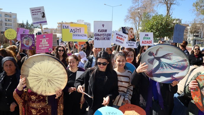 🟣Kadınlar talepleriyle alanlarda: İl İl 8 Mart eylem ve etkinlikleri