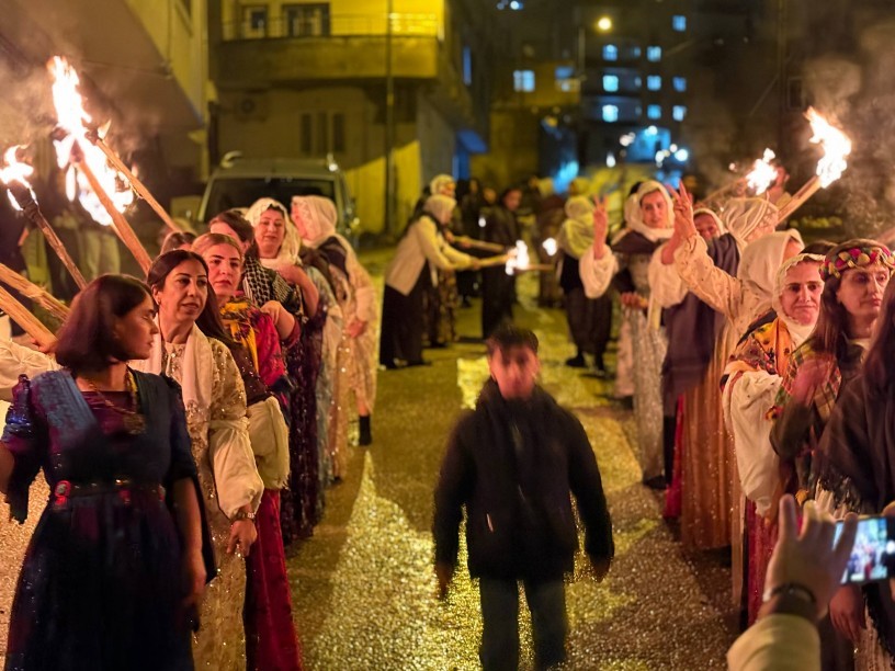 Şırnak’ta kadınlar meşalelerle Newroz ateşini yaktı