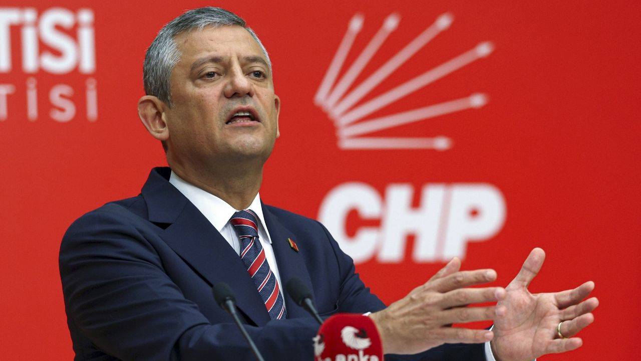 Özgür Özel, Akın Gürlek’in mal varlığını açıklıyor