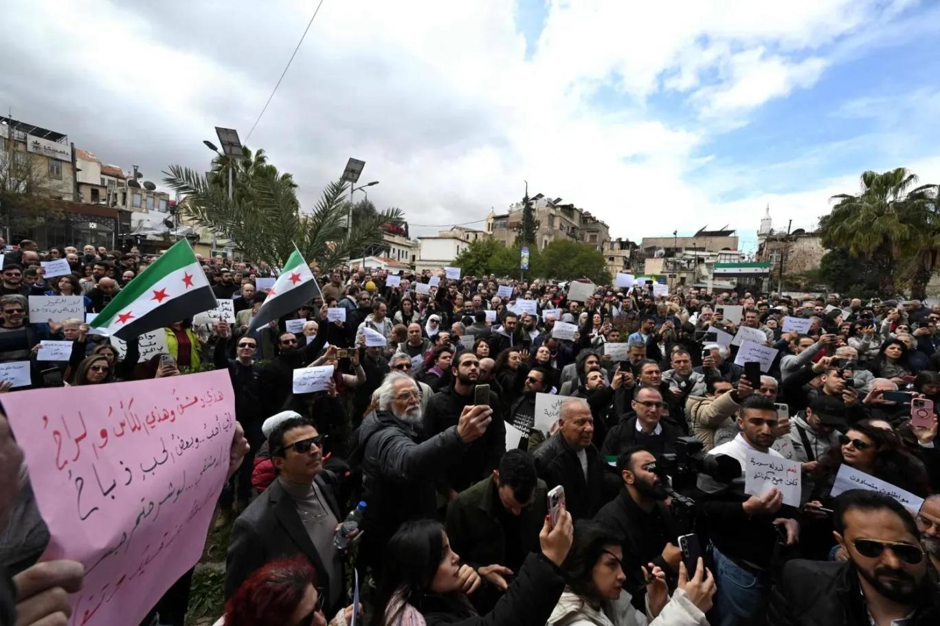 Şam’da alkollü içecek kısıtlamasına karşı oturma eylemi