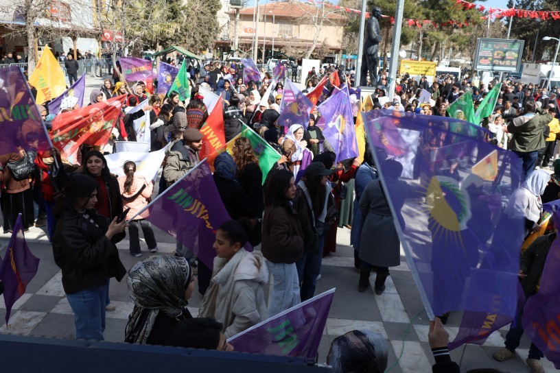 🟣Kadınlar talepleriyle alanlarda: İl İl 8 Mart eylem ve etkinlikleri