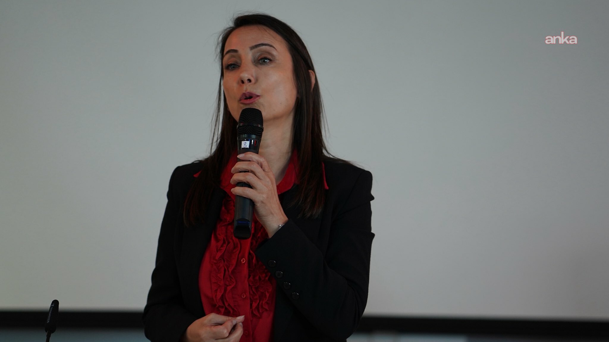 Tülay Hatimoğulları: ‘LGBTİ+’ları tehdit görmek kabul edilemez’