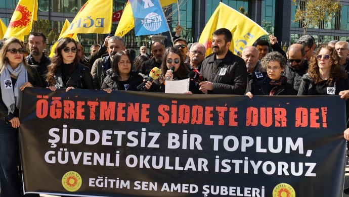 Kadın öğretmenin öldürülmesi çok sayıda kentte protesto edildi