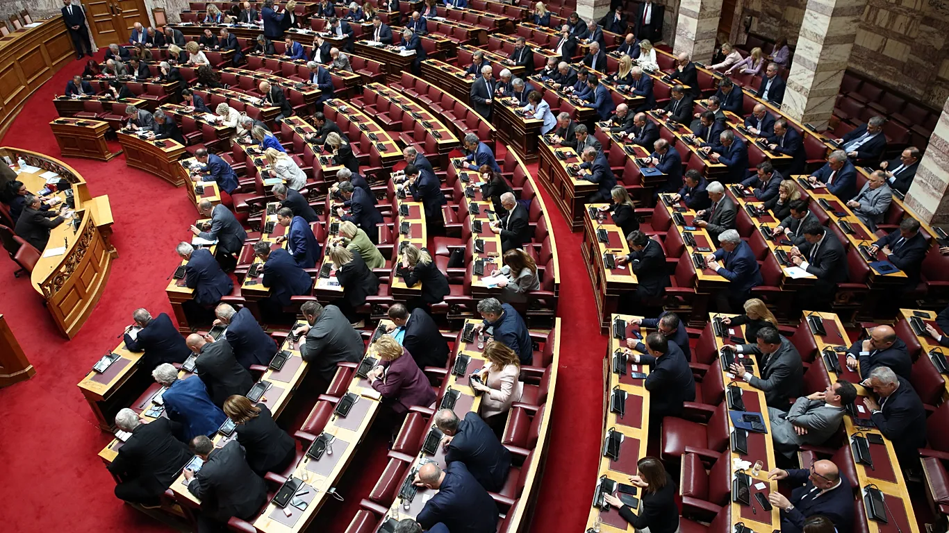 Yunanistan’da yolsuzluk krizi: 13 milletvekilinin dokunulmazlığı kaldırıldı
