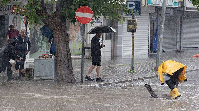 İçişleri Bakanlığından sel, su baskını ve çığ uyarısı