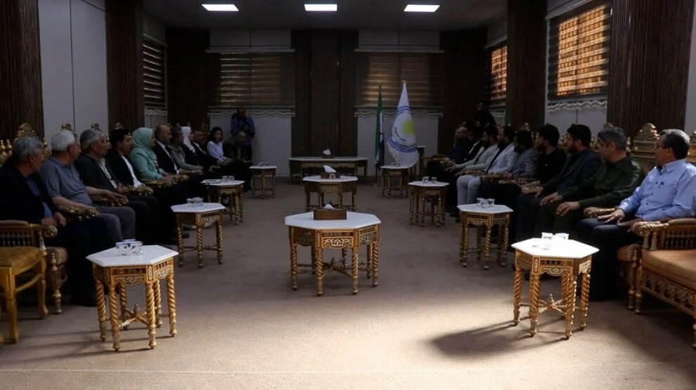 Kobani’de entegrasyon görüşmesi: Hizmet kurumları ve esirlerin durumu