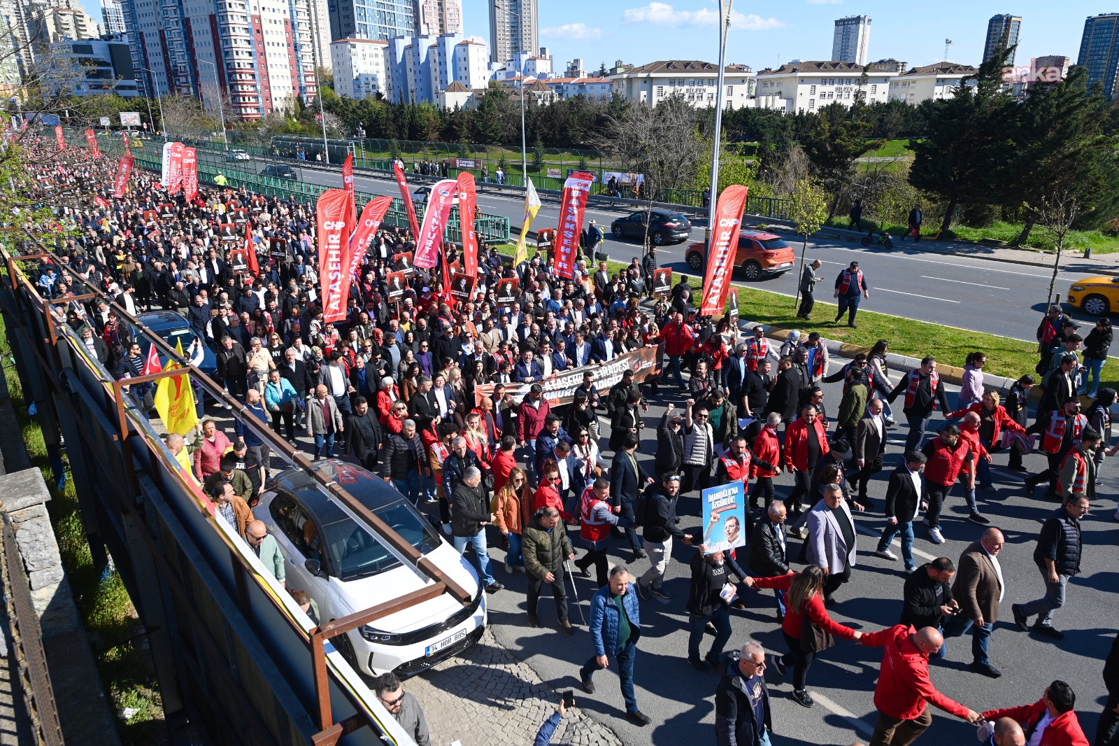 Ataşehir’de yürüyüş: ‘Muhalefetsiz bir Türkiye hayali kuruyorlar’