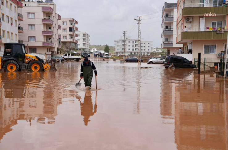 Midyat’ta şiddetli sağanak: Altyapı çöktü, evlerde mahsur kalanlar tahliye edildi