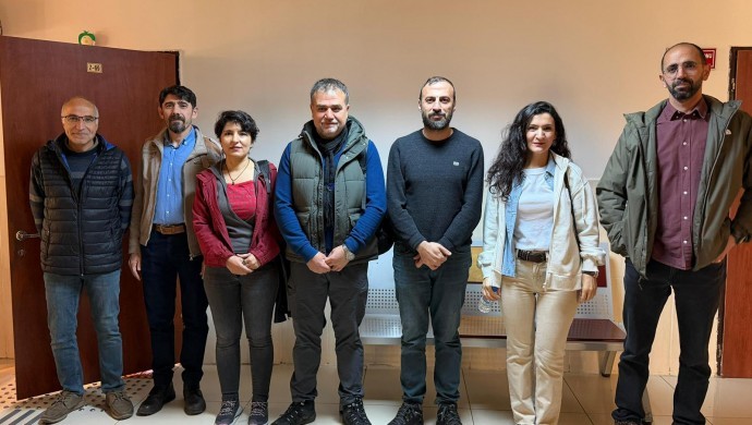 Diyarbakır’da 19 gazetecinin yargılandığı davada yurt dışı yasağı kaldırılmadı