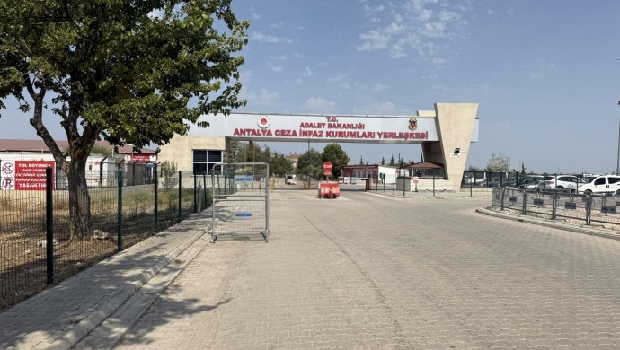 Açlık grevinde durumu ağırlaşan 3 tutuklu hastaneye kaldırıldı: ‘Talepleri karşılansın’