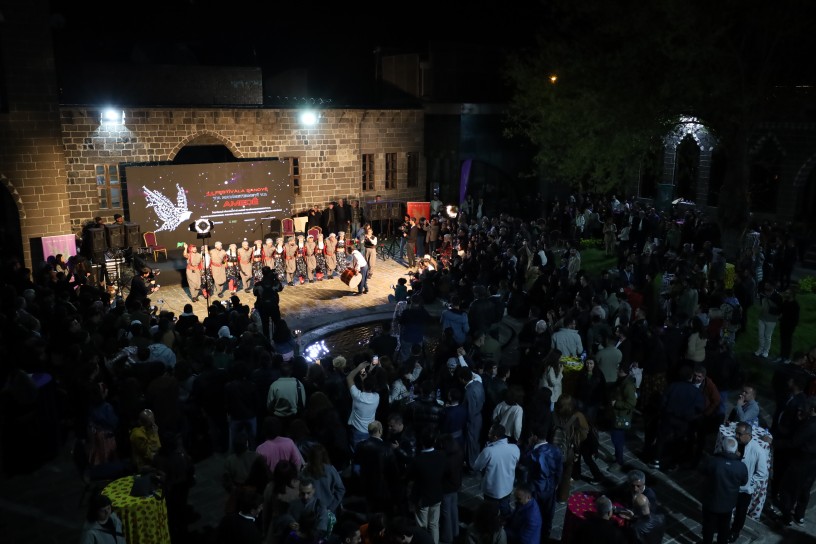 11. Amed Tiyatro Festivali başladı: ‘Sahne halkın hafızasıdır’
