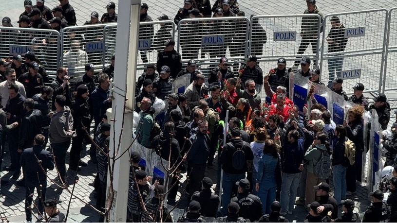 Taksim’deki 1 Mayıs anmasına polis müdahalesi: 40’tan fazla gözaltı