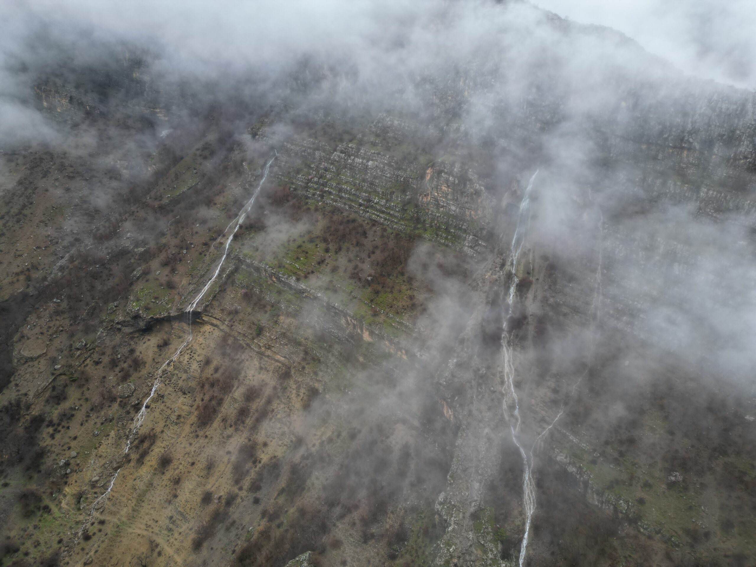 Şırnak’ta doğa uyandı: Şelaleler dronla görüntülendi