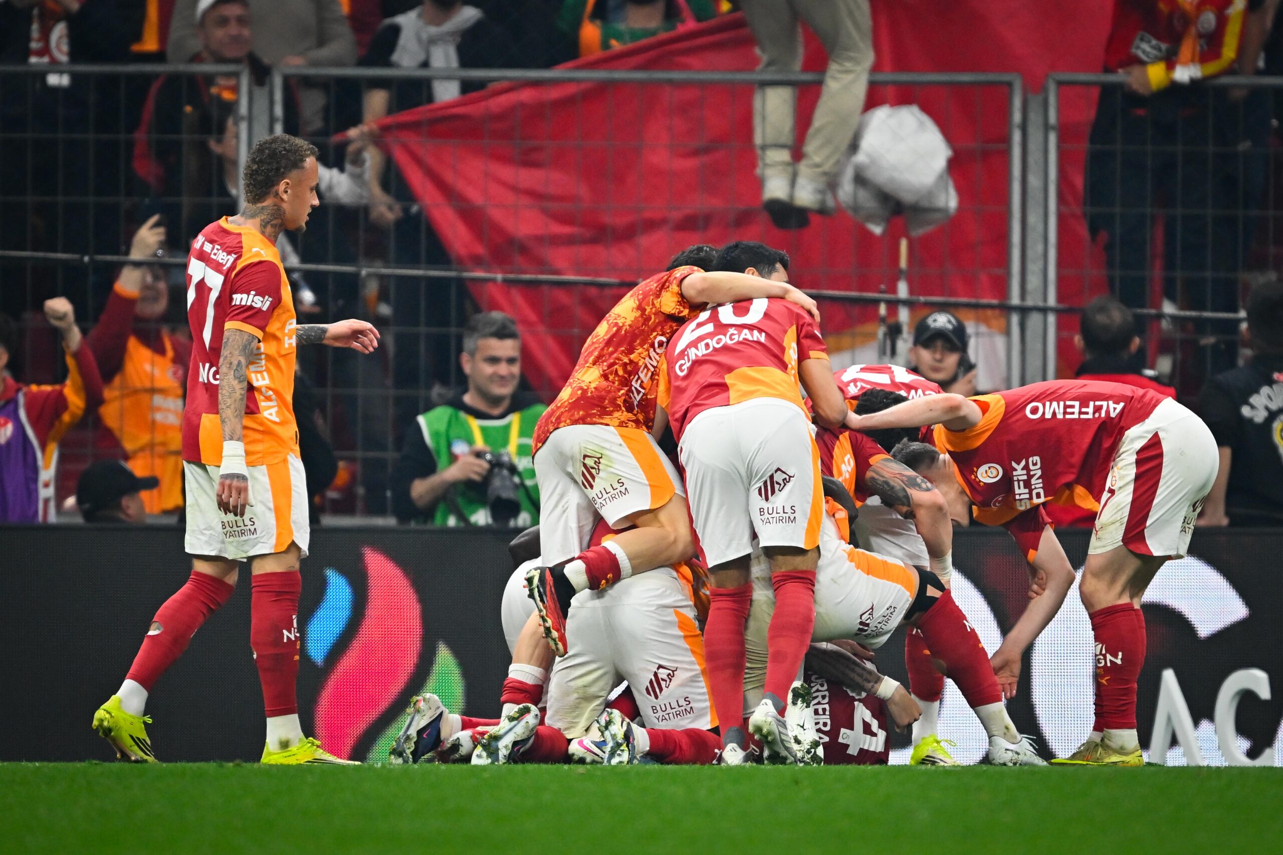 Galatasaray Fenerbahçe’yi 3-0 mağlup etti