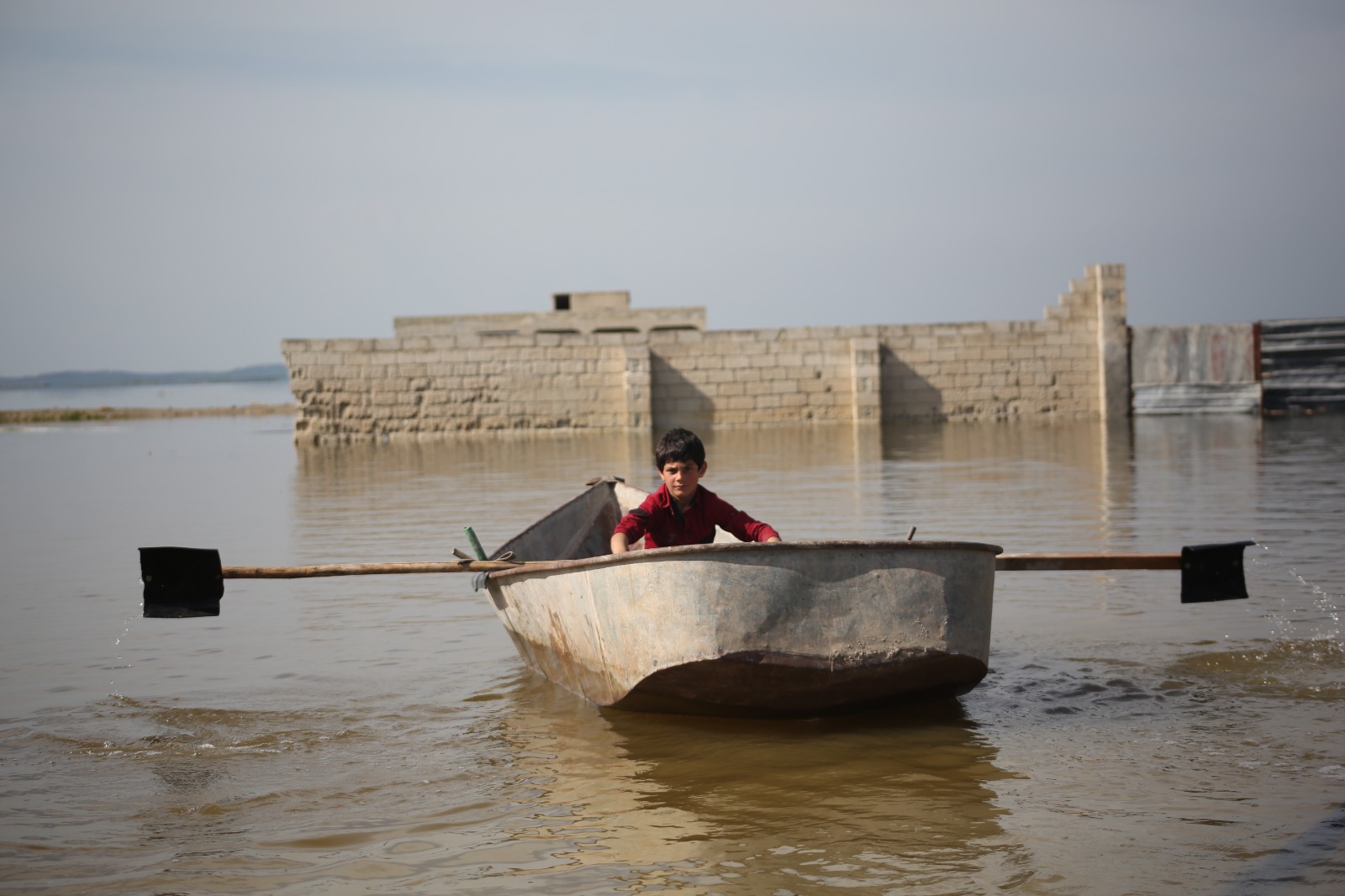 İdlib’de sel: 100’den fazla ev su altında, yollar kapandı, tarım arazileri zarar gördü