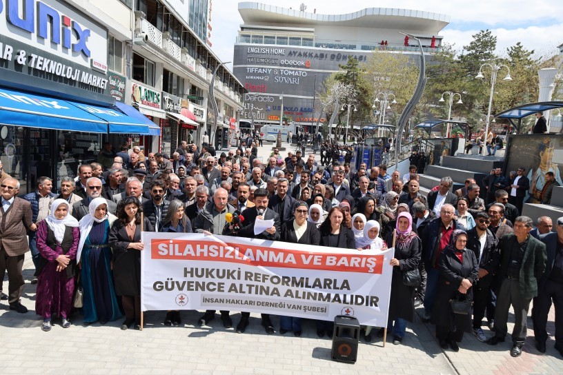 İHD’den çağrı: Barış hukuki reformlarla güvence altına alınmalı