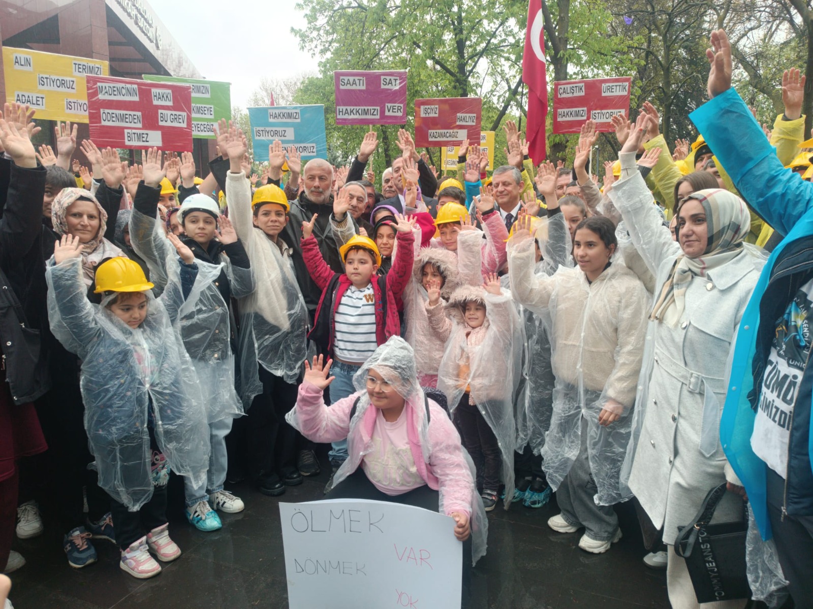 ’23 Nisan’da gösteride olmam gerekirken babamın hakkını savunuyorum’