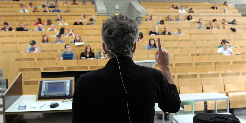 Araştırma: Erkek akademisyenler çalışmalarına kadınlardan daha fazla atıfta bulunuyor