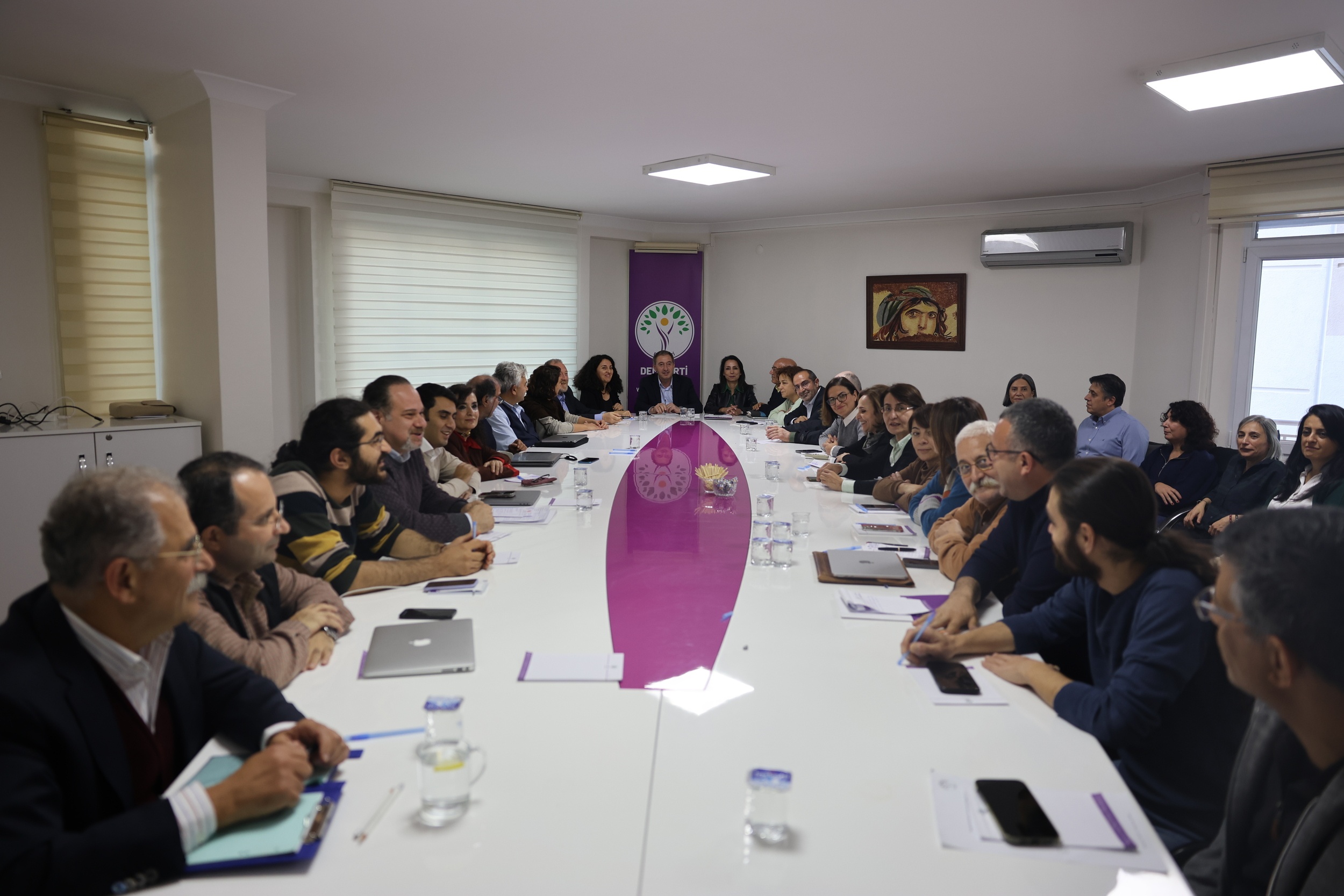 DEM Parti’nin 5 günlük toplantı süreci sona erdi: Açıklama yarın yapılacak