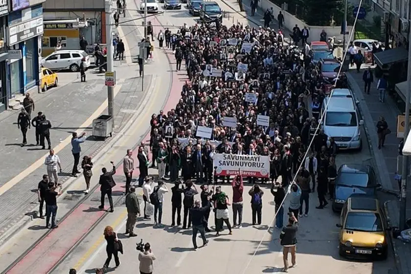 Bursa’da avukatlardan Hatice Kocaefe’nin öldürülmesini protesto: Savunmaya yönelik sistematik saldırıların sonucu